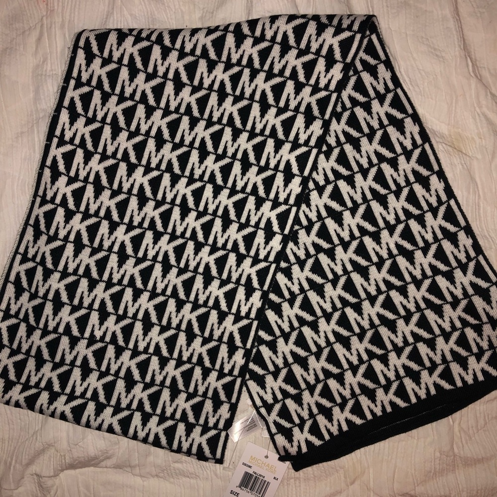 Michael Kors signature scarf ! Brand new !